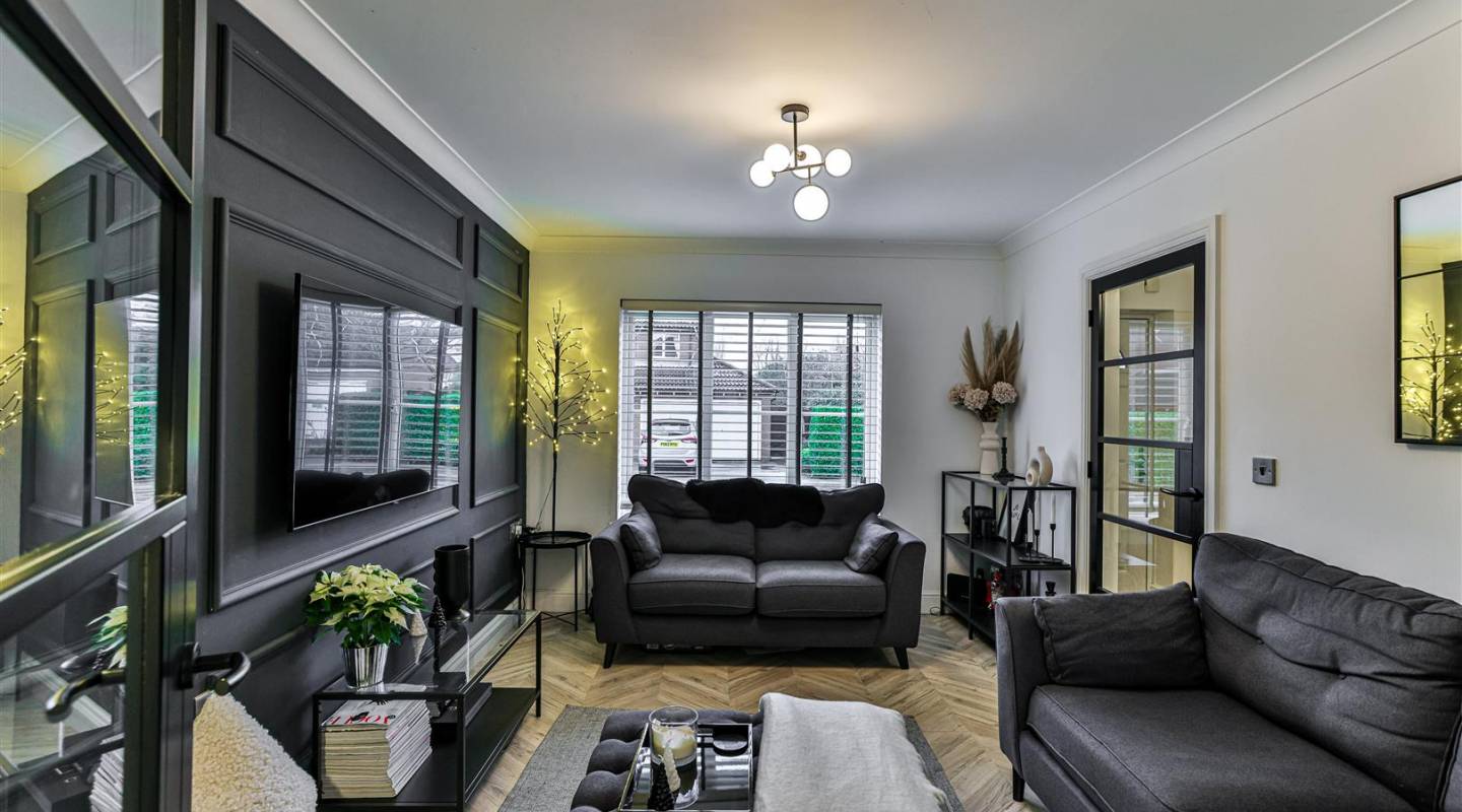 43 Conway Drive, Thrapston, NN14 4XP. Chris The Estate Agent