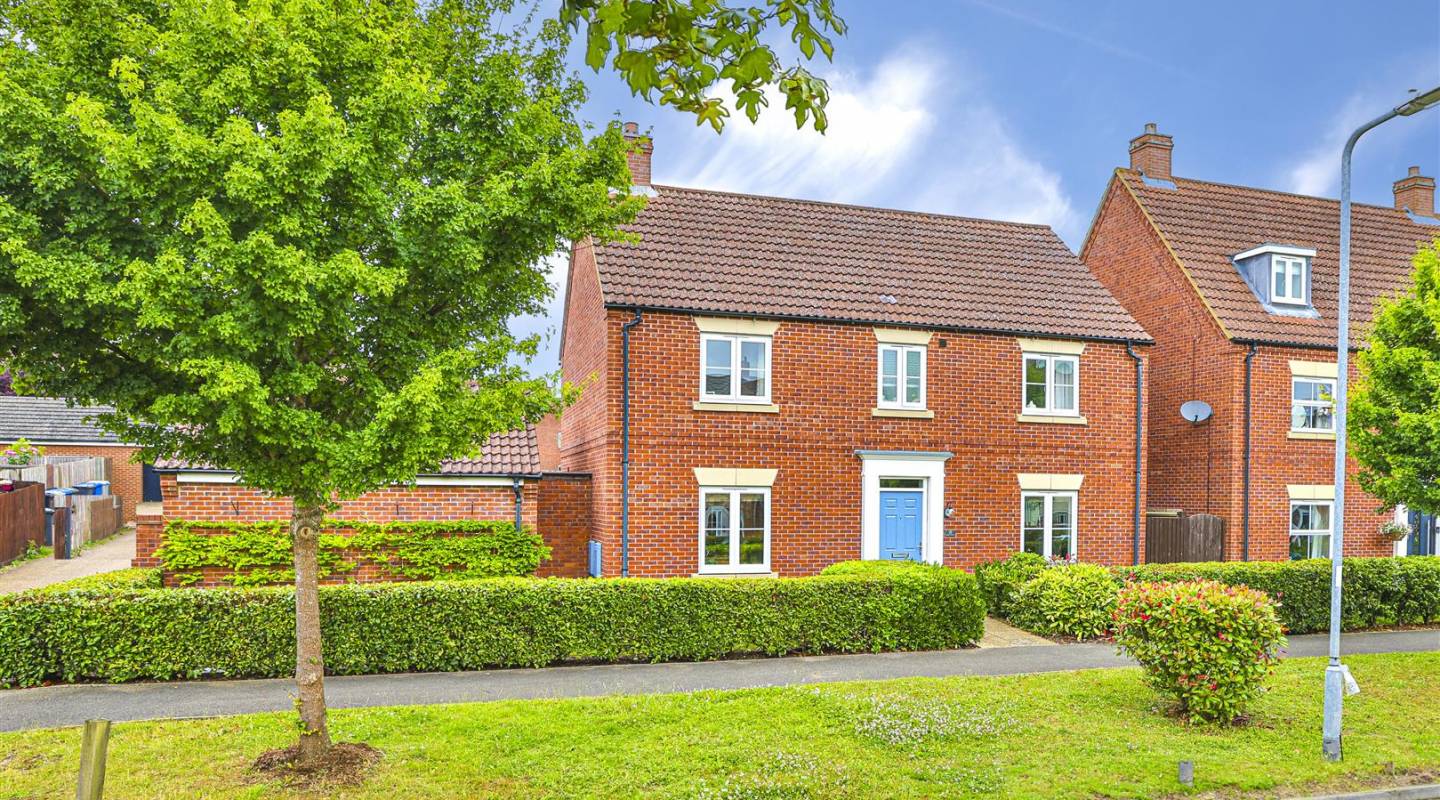 4 Bed Detached, NN14 2HZ