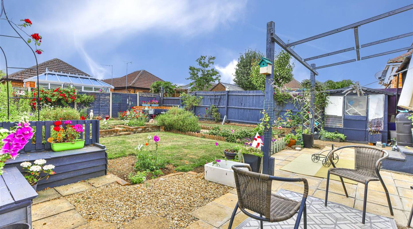 Whitney Road, Burton Latimer, NN15 5SL Chris The Estate Agent