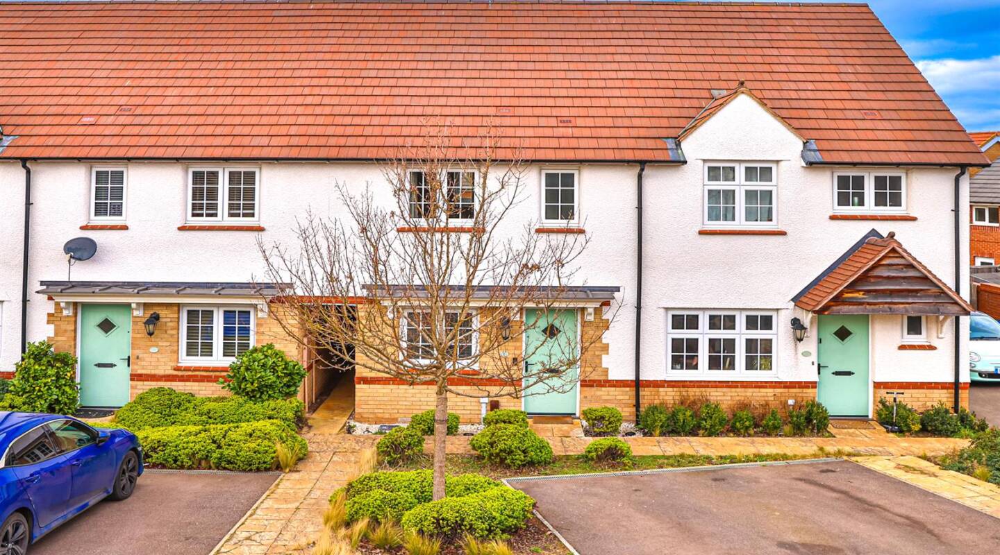 3 Bed Mid Terrace, NN14 1UJ