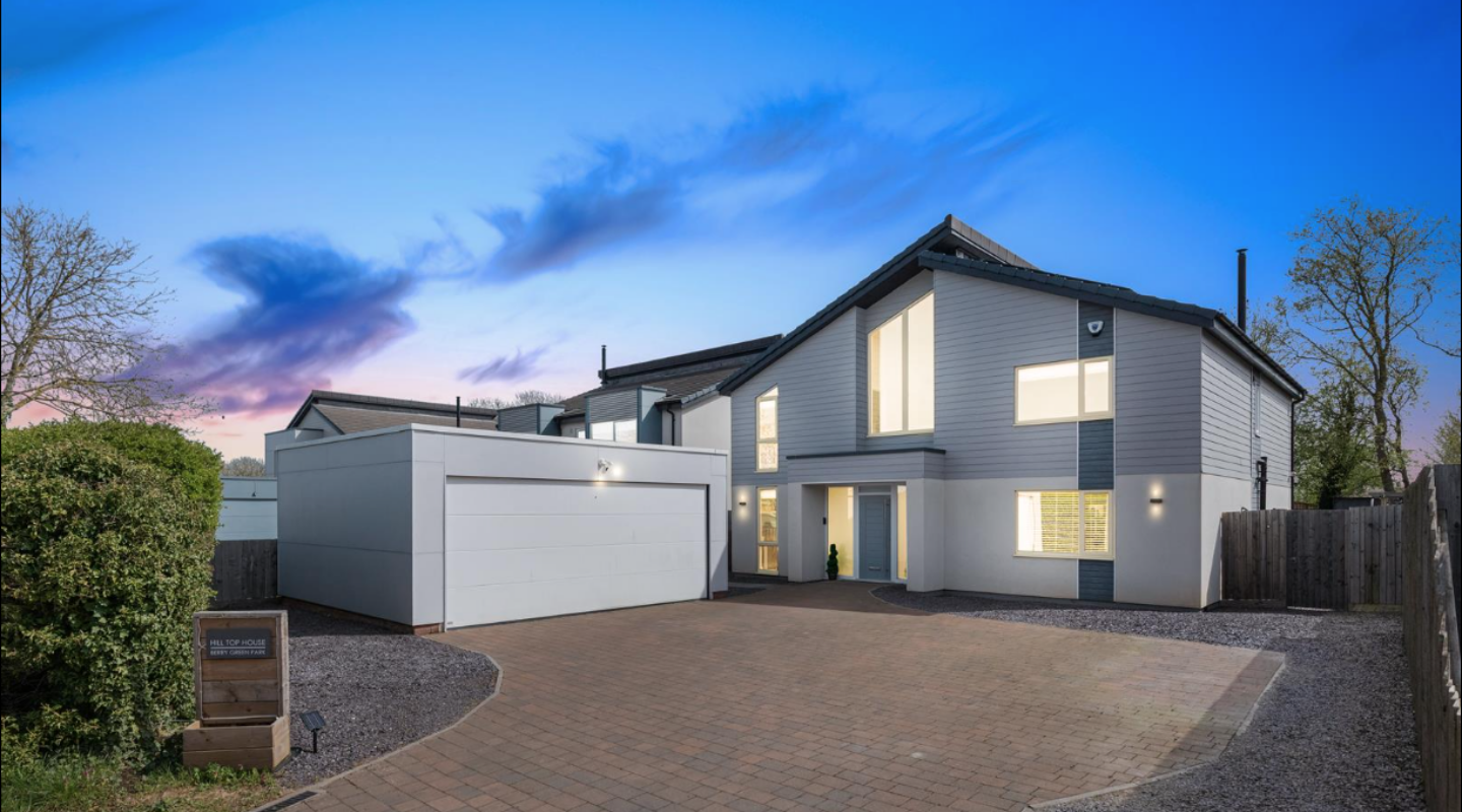 Hilltop House, NN14 3LN